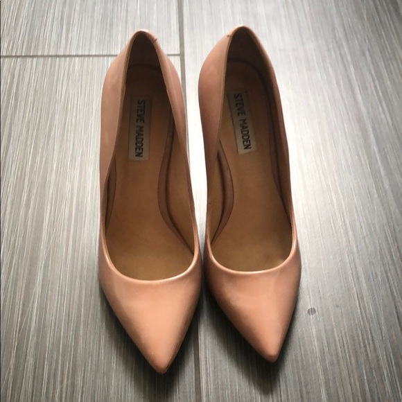 Steve Madden Daisie Pointy-Toe Pump - Picture 2 of 5
